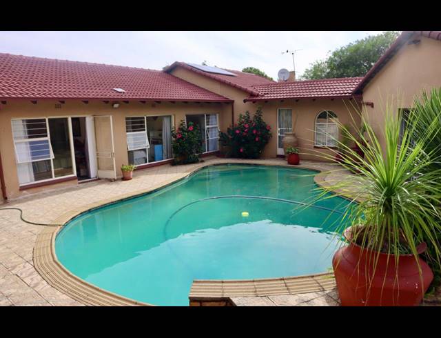 3 BEDROOM HOUSE FOR SALE IN BRACKENHURST